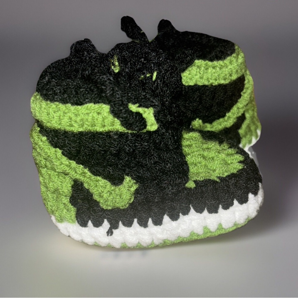 New hand knit Nike dunk baby shoes size 11cm - Picture 2 of 4